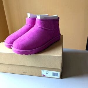 Ugh Classic Ultra Mini